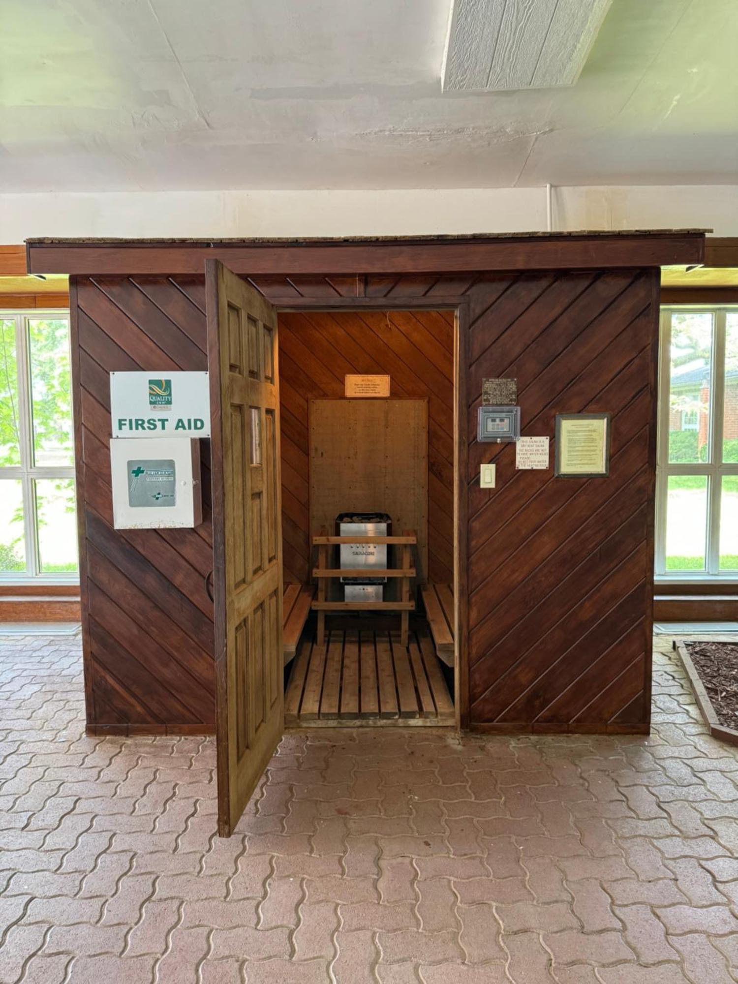 Rodeway Inn Festival Стратфорд Экстерьер фото
